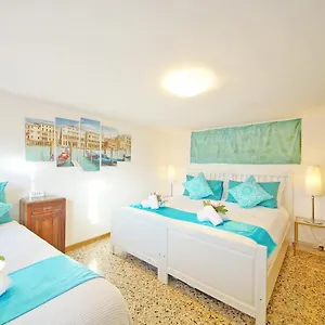  Apartment Campo San Polo Rialto Italy
