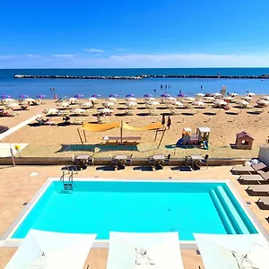 Hotel You&me