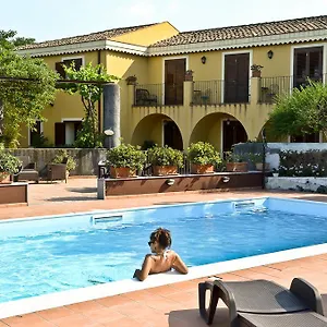 La Terra Del Mezzo , Riposto Italien